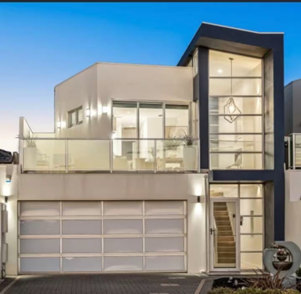Aqua – Luxury on the Esplanade