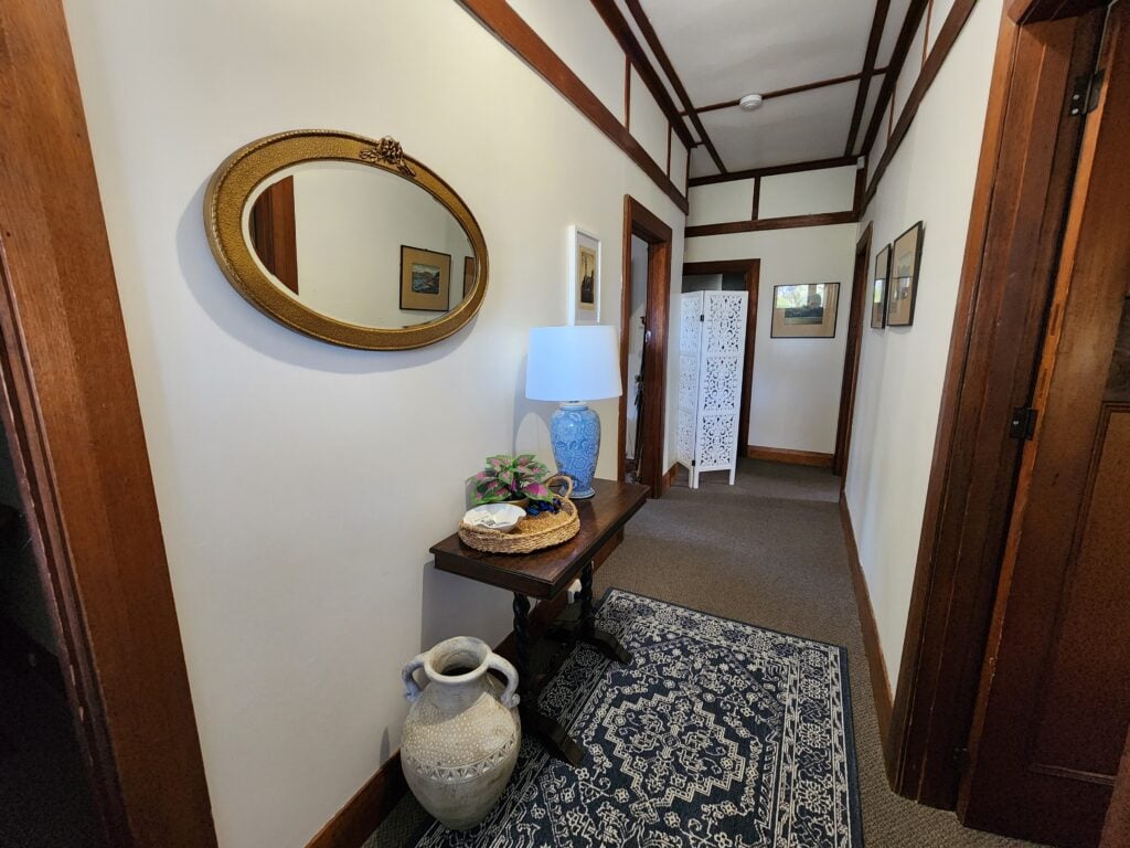 Bowen Toft Villa – river view home (2-6 guests)