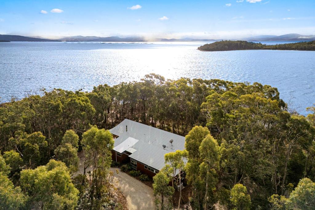 Bruny Bay House